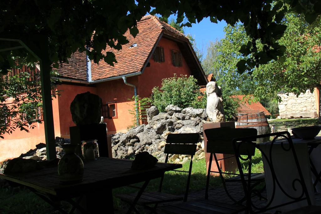 Ferienwohnungen Sonnenberg Ratsch an der Weinstraße Exterior foto